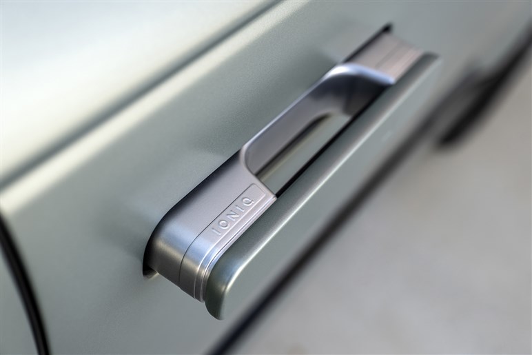 【名車ステージアを思い出した!?】ヒョンデの“デジタル感強め”な頂点SUV「アイオニック9」登場