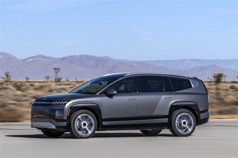 【名車ステージアを思い出した!?】ヒョンデの“デジタル感強め”な頂点SUV「アイオニック9」登場