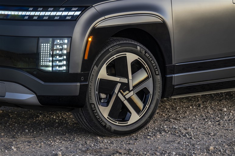 【名車ステージアを思い出した!?】ヒョンデの“デジタル感強め”な頂点SUV「アイオニック9」登場