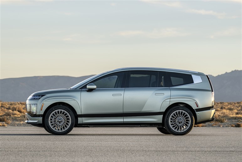 【名車ステージアを思い出した!?】ヒョンデの“デジタル感強め”な頂点SUV「アイオニック9」登場