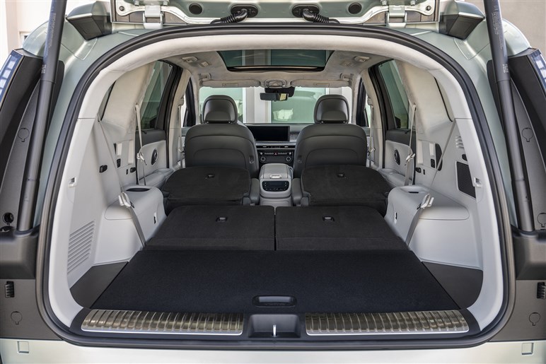 【名車ステージアを思い出した!?】ヒョンデの“デジタル感強め”な頂点SUV「アイオニック9」登場