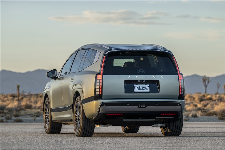 【名車ステージアを思い出した!?】ヒョンデの“デジタル感強め”な頂点SUV「アイオニック9」登場