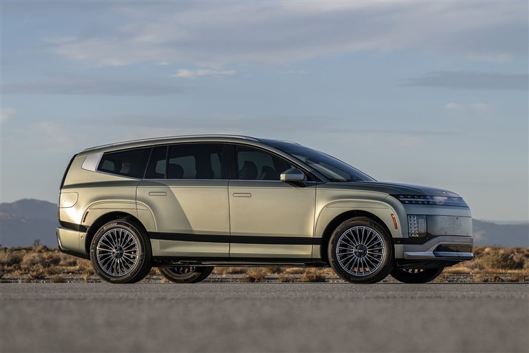 【名車ステージアを思い出した!?】ヒョンデの“デジタル感強め”な頂点SUV「アイオニック9」登場