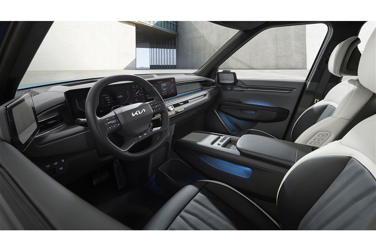 【名車ステージアを思い出した!?】ヒョンデの“デジタル感強め”な頂点SUV「アイオニック9」登場