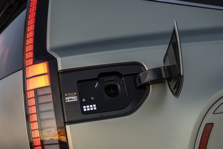 【名車ステージアを思い出した!?】ヒョンデの“デジタル感強め”な頂点SUV「アイオニック9」登場