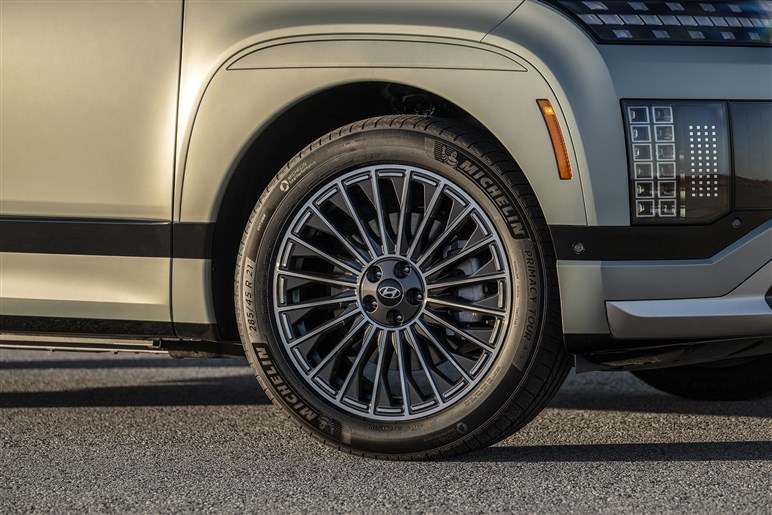 【名車ステージアを思い出した!?】ヒョンデの“デジタル感強め”な頂点SUV「アイオニック9」登場