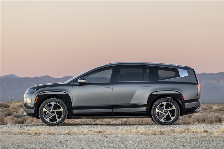 【名車ステージアを思い出した!?】ヒョンデの“デジタル感強め”な頂点SUV「アイオニック9」登場