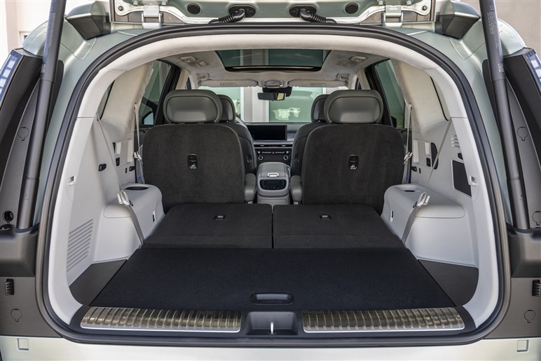 【名車ステージアを思い出した!?】ヒョンデの“デジタル感強め”な頂点SUV「アイオニック9」登場