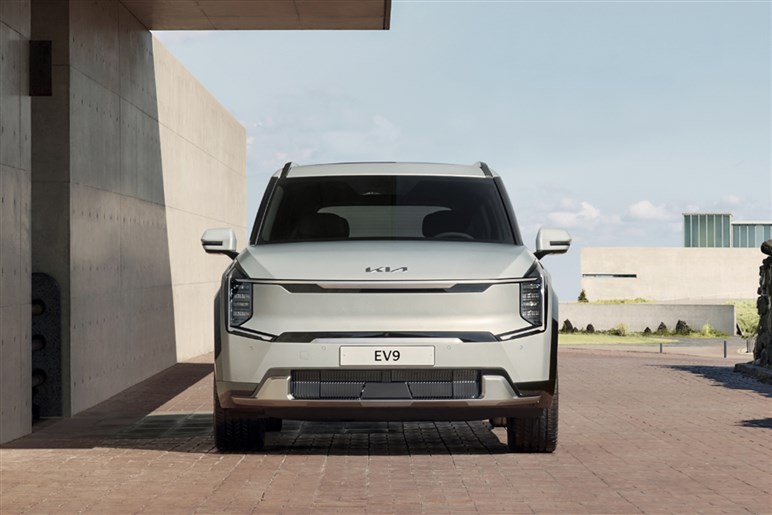 【名車ステージアを思い出した!?】ヒョンデの“デジタル感強め”な頂点SUV「アイオニック9」登場