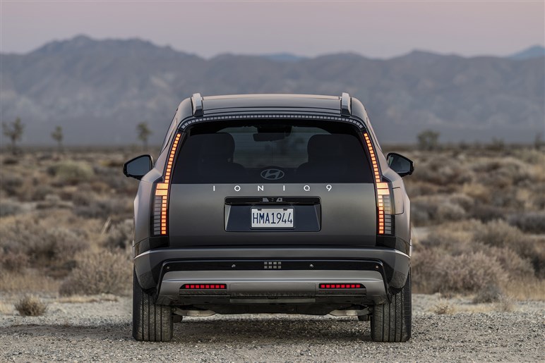 【名車ステージアを思い出した!?】ヒョンデの“デジタル感強め”な頂点SUV「アイオニック9」登場