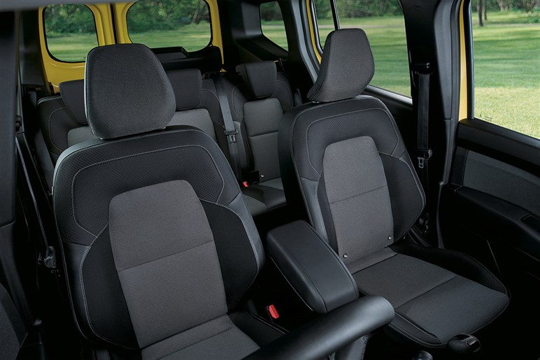 【新エンブレム採用】ルノー「カングー」がマイナーチェンジで運転支援機能強化。ガソリン／ディーゼル両仕様を設定…価格は419万円から