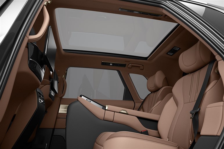 発売から2年もほぼ見ない幻の車。SUV化した「センチュリー」は売れていない？ 待ち受ける事前審査と“販売店のコネ”という難関