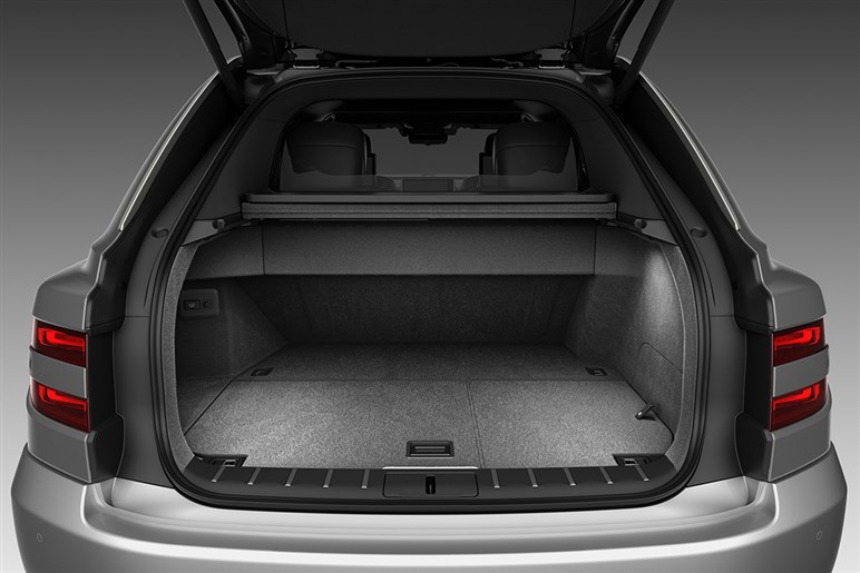 発売から2年もほぼ見ない幻の車。SUV化した「センチュリー」は売れていない？ 待ち受ける事前審査と“販売店のコネ”という難関