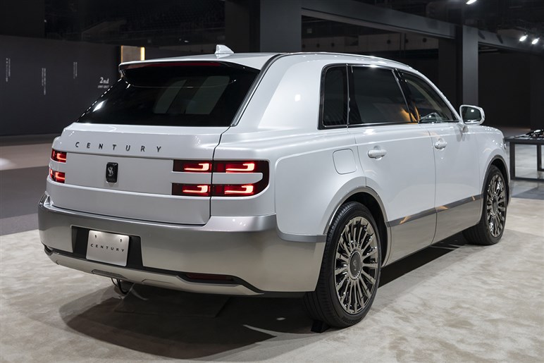発売から2年もほぼ見ない幻の車。SUV化した「センチュリー」は売れていない？ 待ち受ける事前審査と“販売店のコネ”という難関