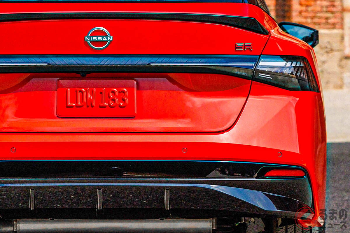 6年ぶり全面刷新！ 日産“新型”「4ドアセダン」公開！ 全長4.6m級の「ちょうどいいサイズ」＆2リッター「直4」採用！ スポーティな「SR」もイイ「セントラ」米国に登場