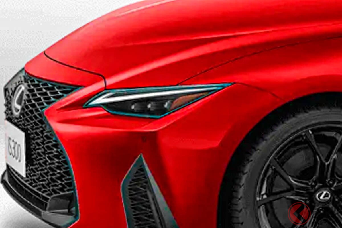レクサス「斬新4ドアセダン」に反響多数！ 「IS F SPORT Mode Black IV」がスゴかった… 2リッター「直4ターボ」搭載の黒モデルとは