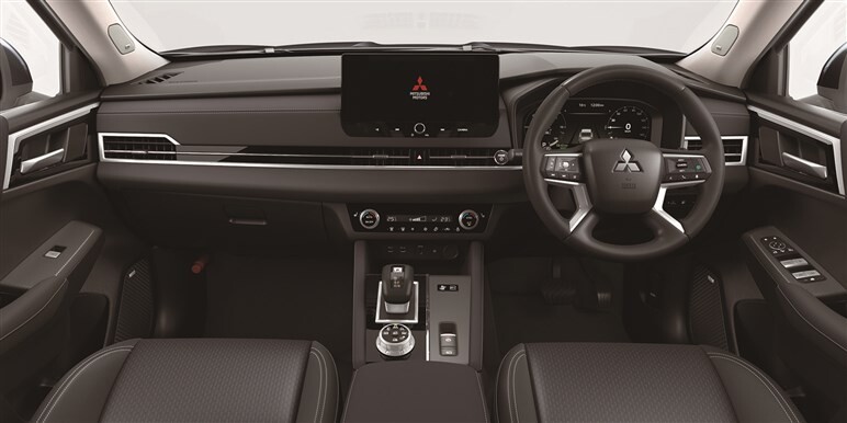 【一番上より142万円も安い！】三菱「アウトランダーPHEV」の最安グレード“M”はアリかナシか、装備を深堀りしてみた