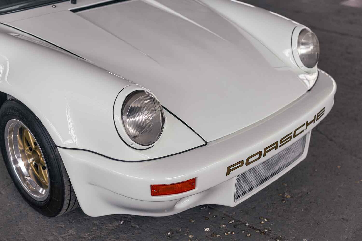 最低落札額に届かず不成立！わずか55台のポルシェ「911カレラRS 3.0」の真価とは