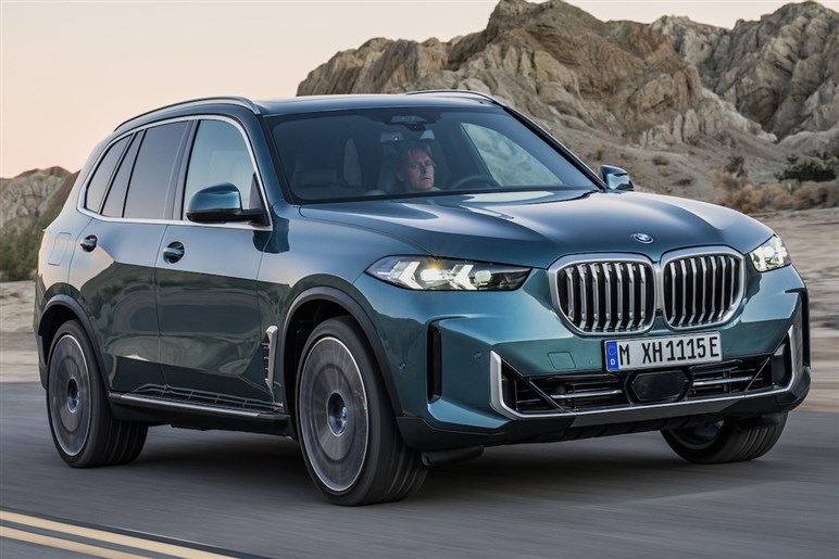 BMW 新型「X5／X5M」発売。約100km走れるPHEV登場、1260万円から