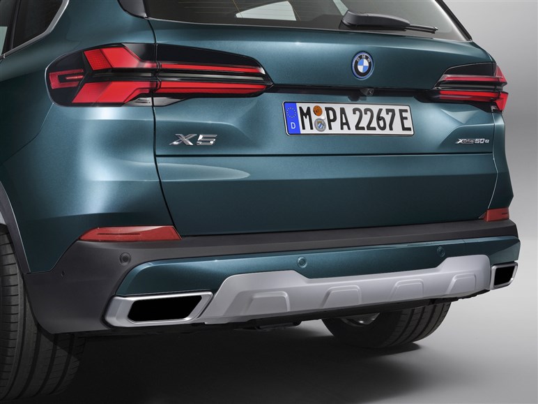 BMW 新型「X5／X5M」発売。約100km走れるPHEV登場、1260万円から