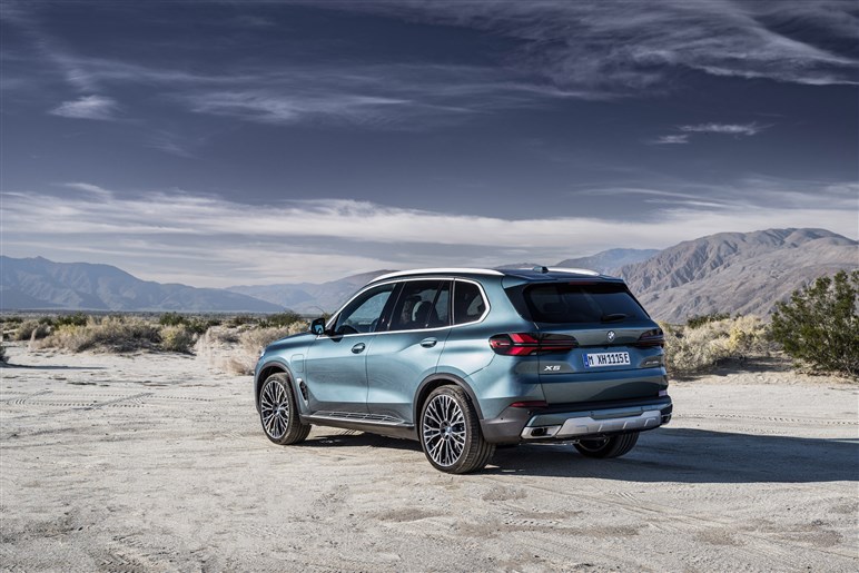 BMW 新型「X5／X5M」発売。約100km走れるPHEV登場、1260万円から