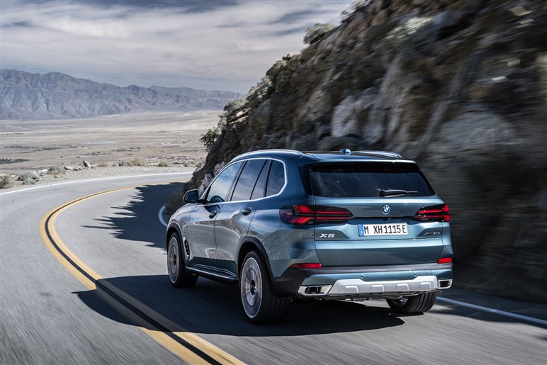 BMW 新型「X5／X5M」発売。約100km走れるPHEV登場、1260万円から