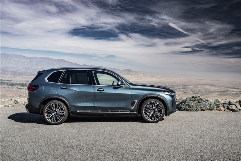 BMW 新型「X5／X5M」発売。約100km走れるPHEV登場、1260から