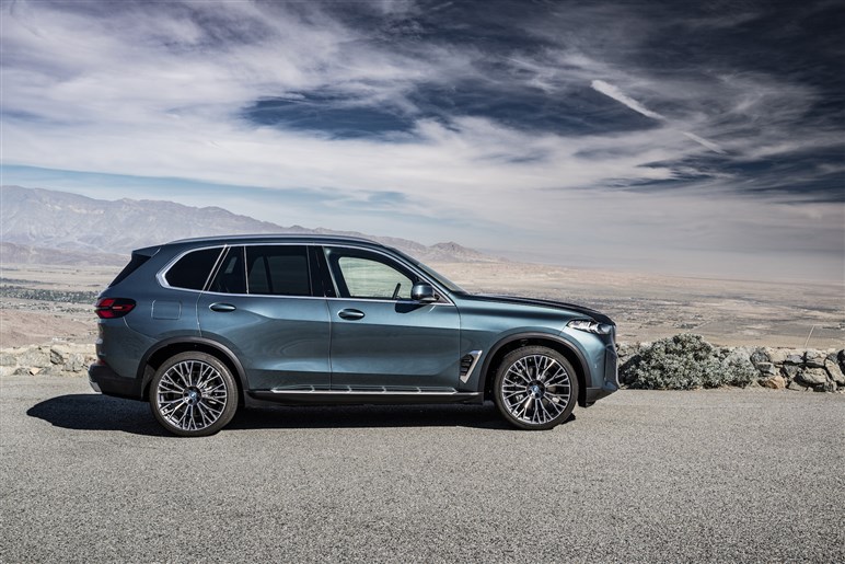 BMW 新型「X5／X5M」発売。約100km走れるPHEV登場、1260万円から