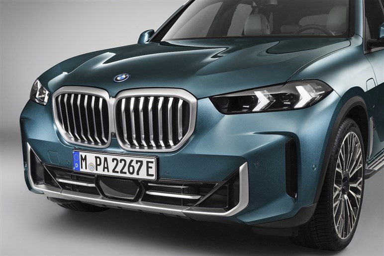 BMW 新型「X5／X5M」発売。約100km走れるPHEV登場、1260から