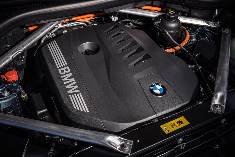 BMW 新型「X5／X5M」発売。約100km走れるPHEV登場、1260から
