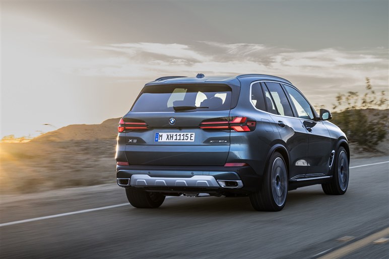 BMW 新型「X5／X5M」発売。約100km走れるPHEV登場、1260万円から