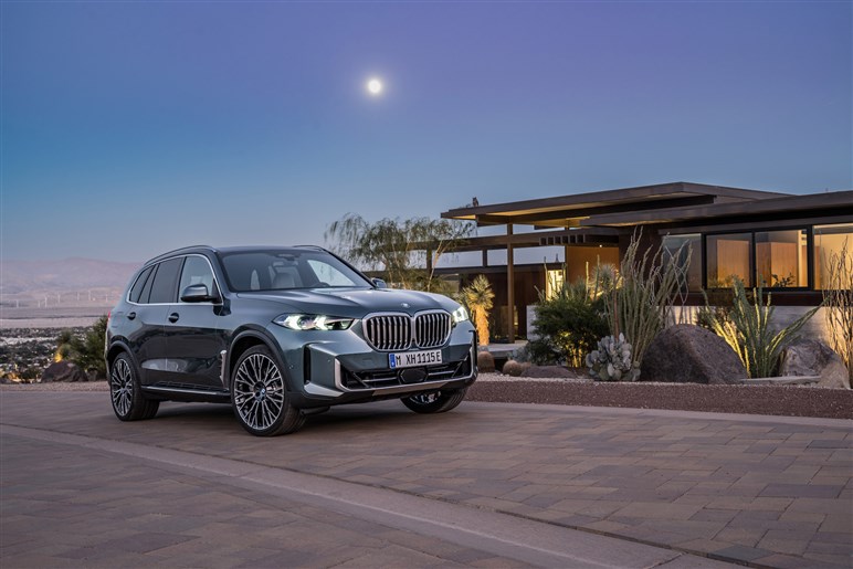 BMW 新型「X5／X5M」発売。約100km走れるPHEV登場、1260から