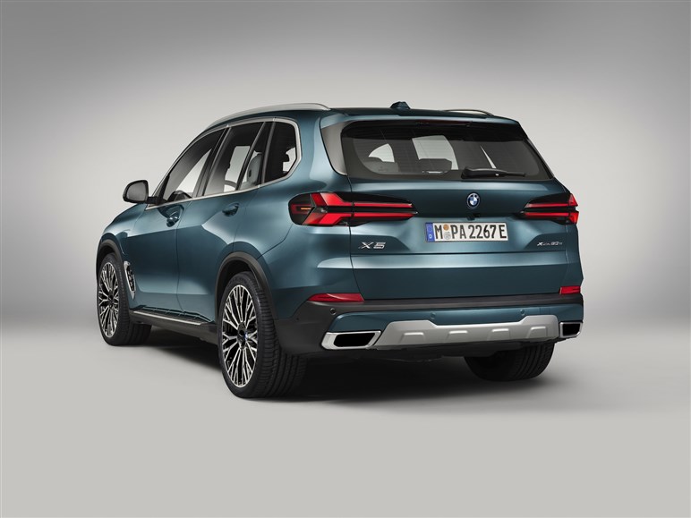 BMW 新型「X5／X5M」発売。約100km走れるPHEV登場、1260から