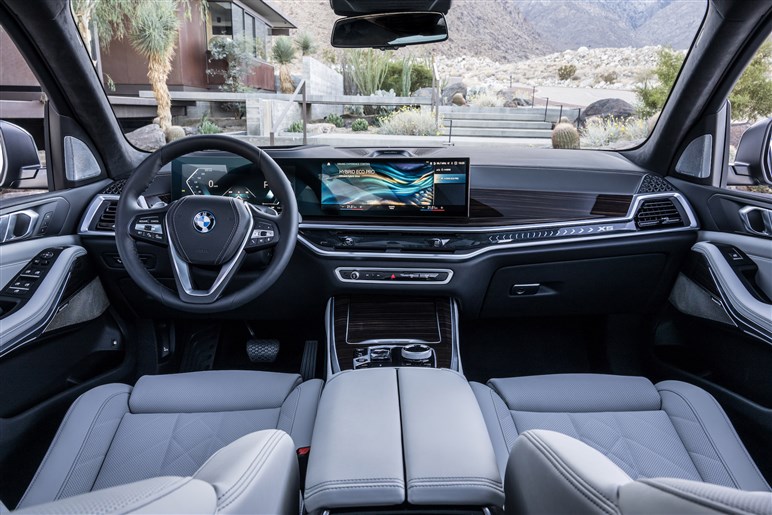 BMW 新型「X5／X5M」発売。約100km走れるPHEV登場、1260から