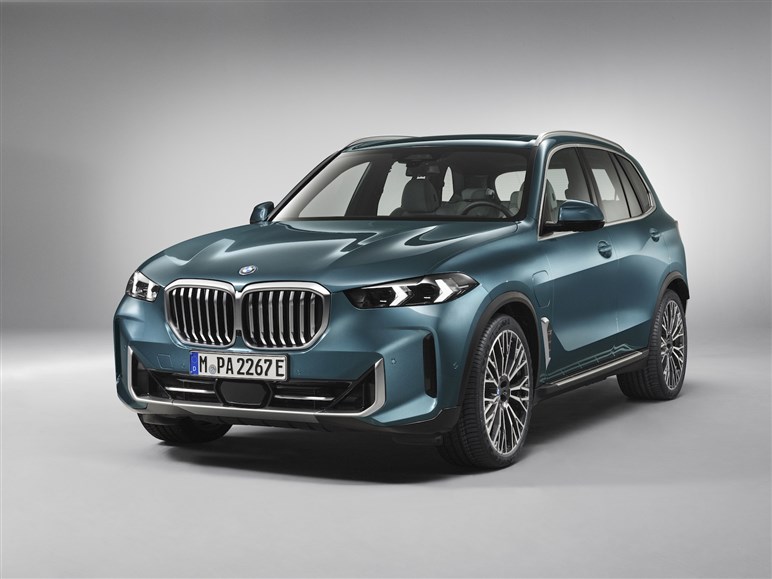 BMW 新型「X5／X5M」発売。約100km走れるPHEV登場、1260万円から