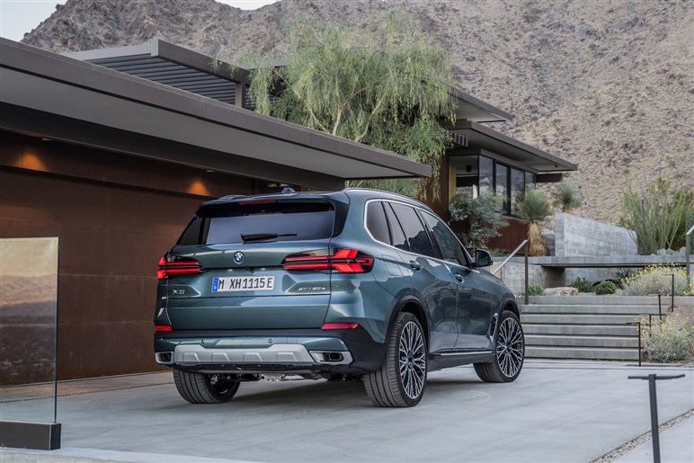 BMW 新型「X5／X5M」発売。約100km走れるPHEV登場、1260から