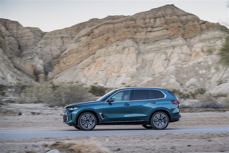 BMW 新型「X5／X5M」発売。約100km走れるPHEV登場、1260万円から