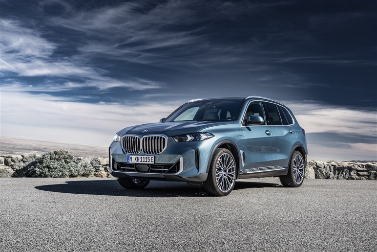 BMW 新型「X5／X5M」発売。約100km走れるPHEV登場、1260から