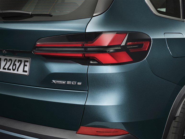 BMW 新型「X5／X5M」発売。約100km走れるPHEV登場、1260から