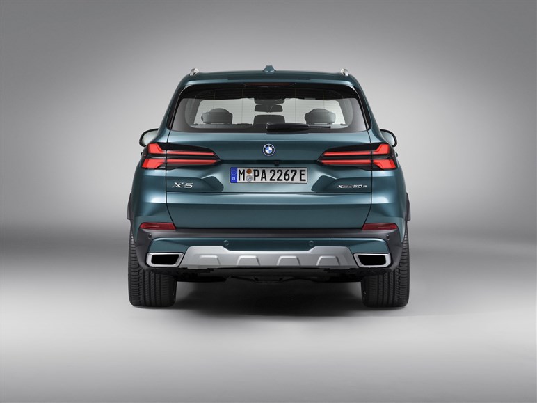 BMW 新型「X5／X5M」発売。約100km走れるPHEV登場、1260万円から