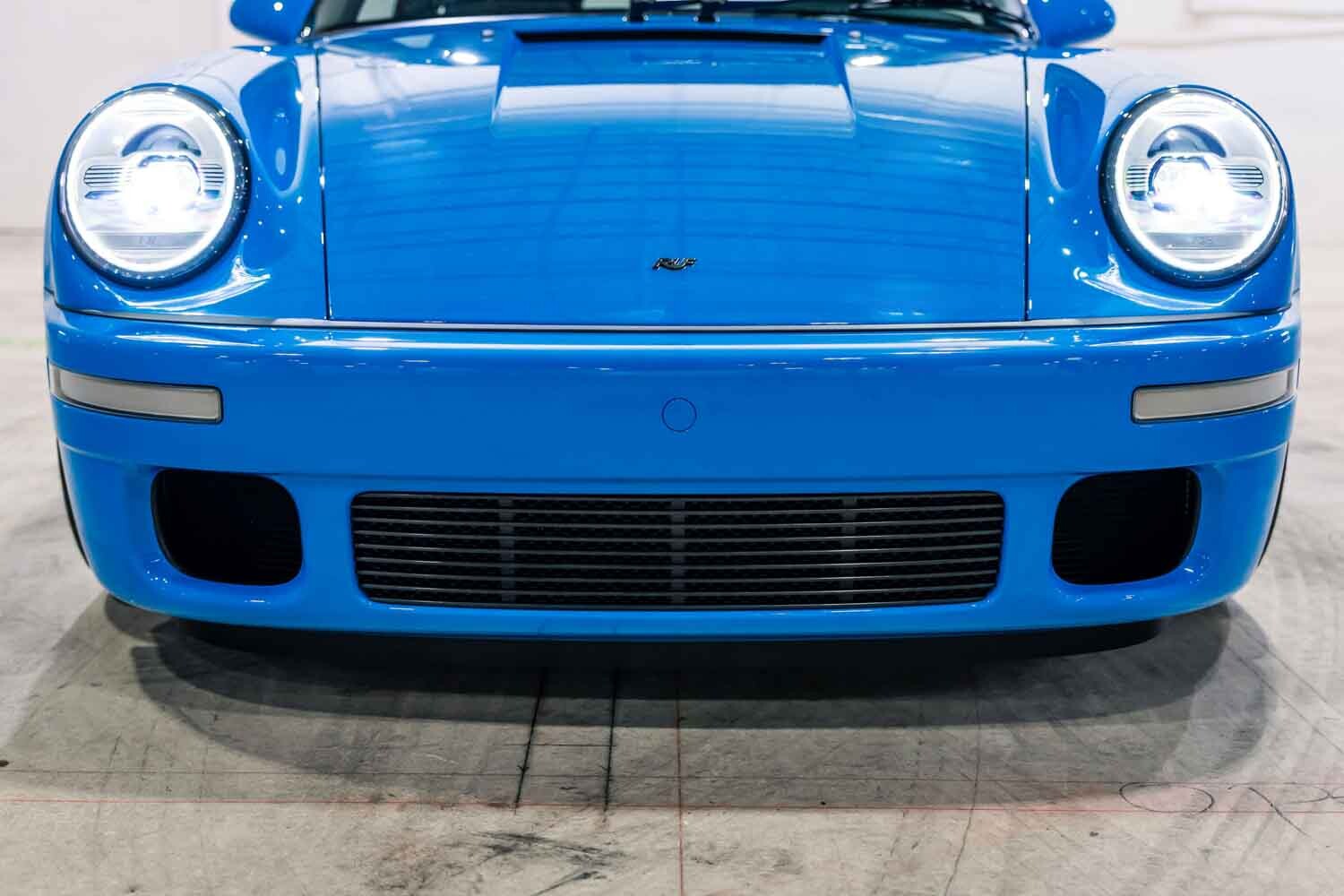 新車同然の走行わずか320km！RUF「CTRアニバーサリー」が約4.9億円で落札