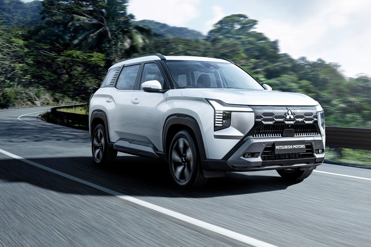 【ミツビシ】インドネシアで世界初公開 3列7人乗りSUV「デスティネーター」