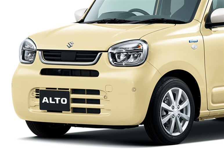 【表情変化】新型「アルト」は空力改善で燃費がクラストップの28.2km/Lに。安全性も向上…約114万円から