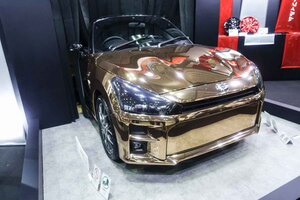 クルマの塗装は「貼る」時代へ！環境性能に優れる3次元加飾ハードコートフィルム「ルミアート」とは