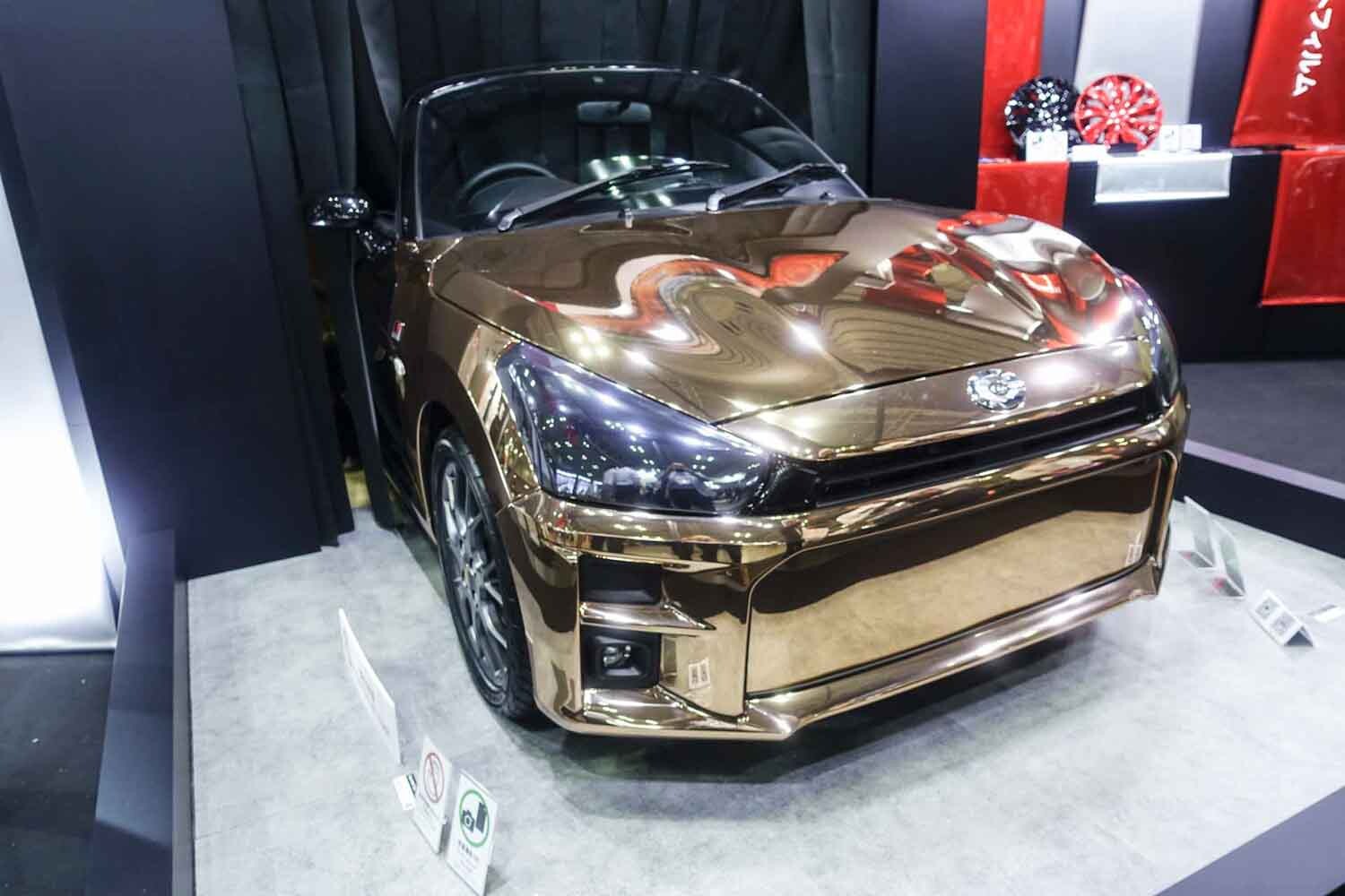 クルマの塗装は「貼る」時代へ！環境性能に優れる3次元加飾ハードコートフィルム「ルミアート」とは