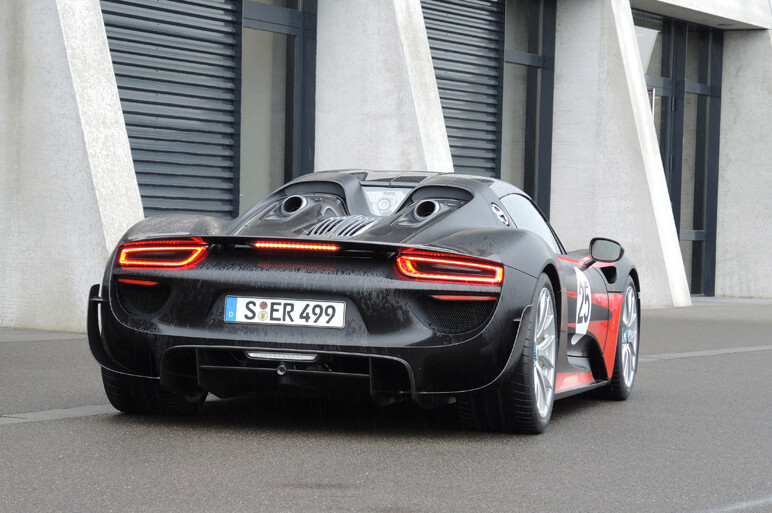 918スパイダーに試乗。887psと1275Nm、炸裂