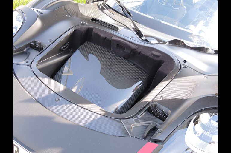 918スパイダーに試乗。887psと1275Nm、炸裂