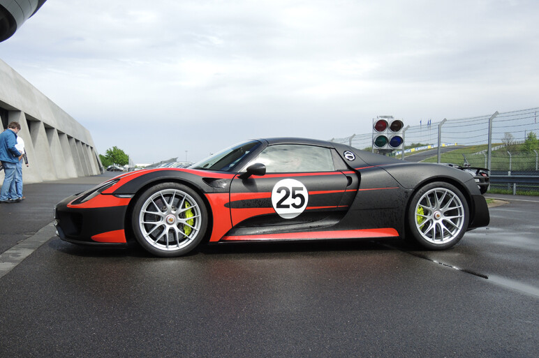 918スパイダーに試乗。887psと1275Nm、炸裂