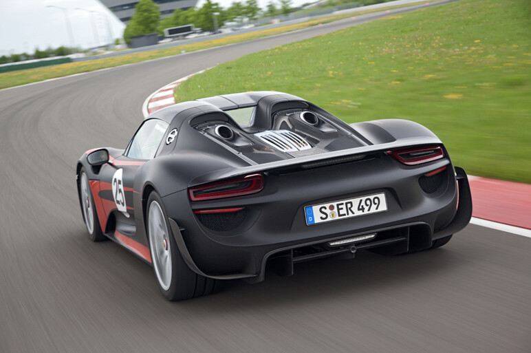 918スパイダーに試乗。887psと1275Nm、炸裂