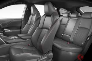 トヨタの高級SUV「最新ハリアー」がスゴい！ 「プレミアム外装×シンプル内装」採用の新モデルに注目！ 79万円安くても“十分豪華”な「G PHEV」とは！